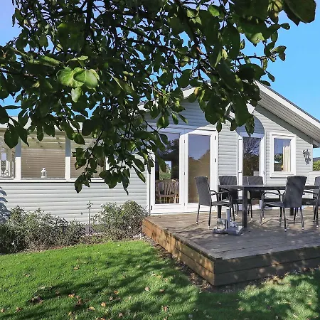 Vakantiehuis Two-bedroom Holiday In 1 *