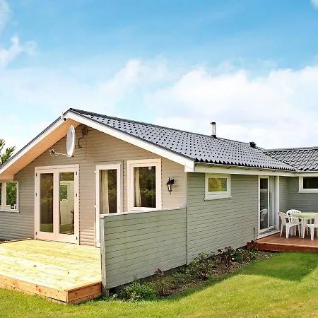 Vakantiehuis Two-bedroom Holiday In 1 Bogense