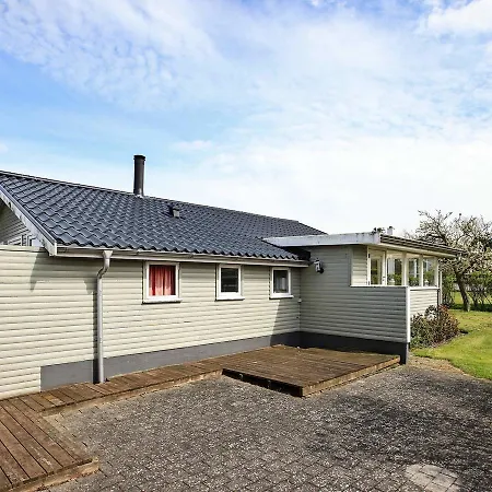 Two-bedroom Holiday In 1 Holiday home *