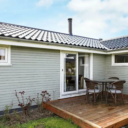 Two-bedroom Holiday In 1 Holiday home *