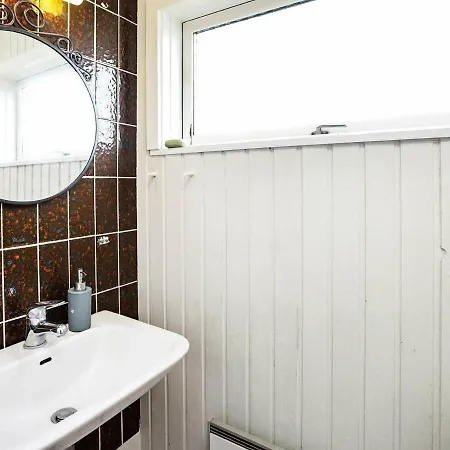 Vakantiehuis Two-bedroom Holiday In 1