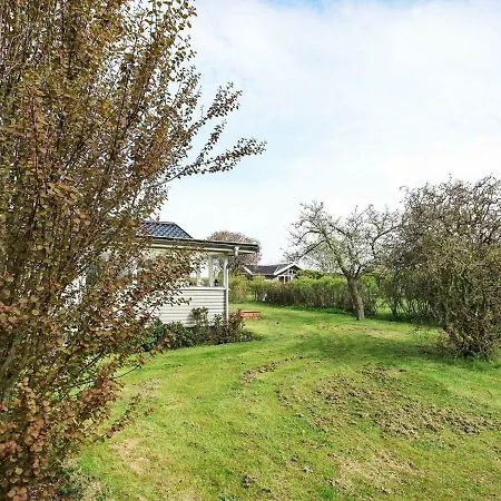 Vakantiehuis Two-bedroom Holiday In 1