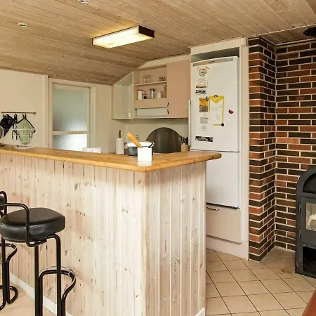 Vakantiehuis Two-bedroom Holiday In 1