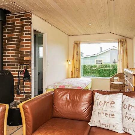 Two-bedroom Holiday In 1 Holiday home *